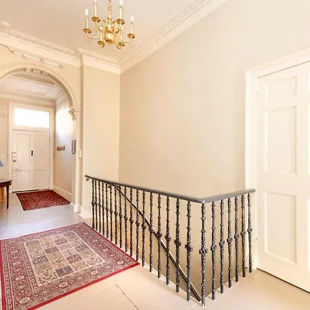 Joivy Chic And Spacious House At The Heart Of The City Edinburgh Exterior photo
